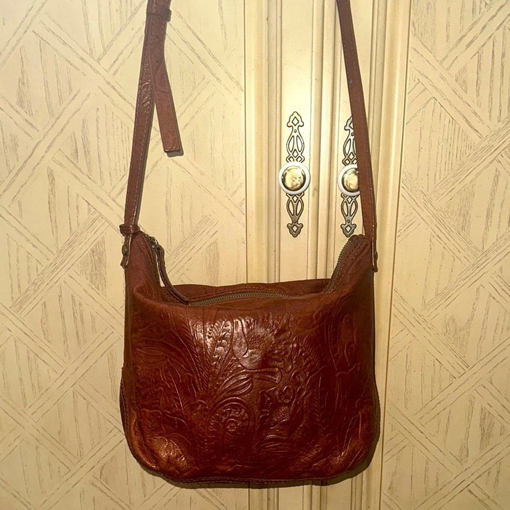 Elegant Brown Leather Shoulder Bag - Picture 4 of 13